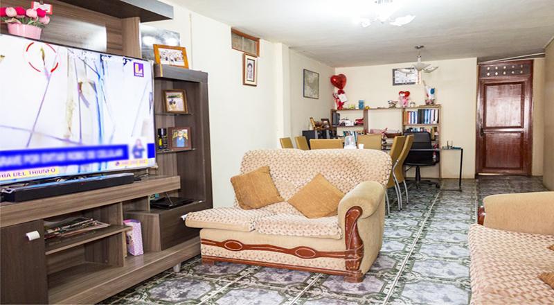 VENTA DE CASA DE 3 PISOS EN LA URB. LA PRIMAVERA
